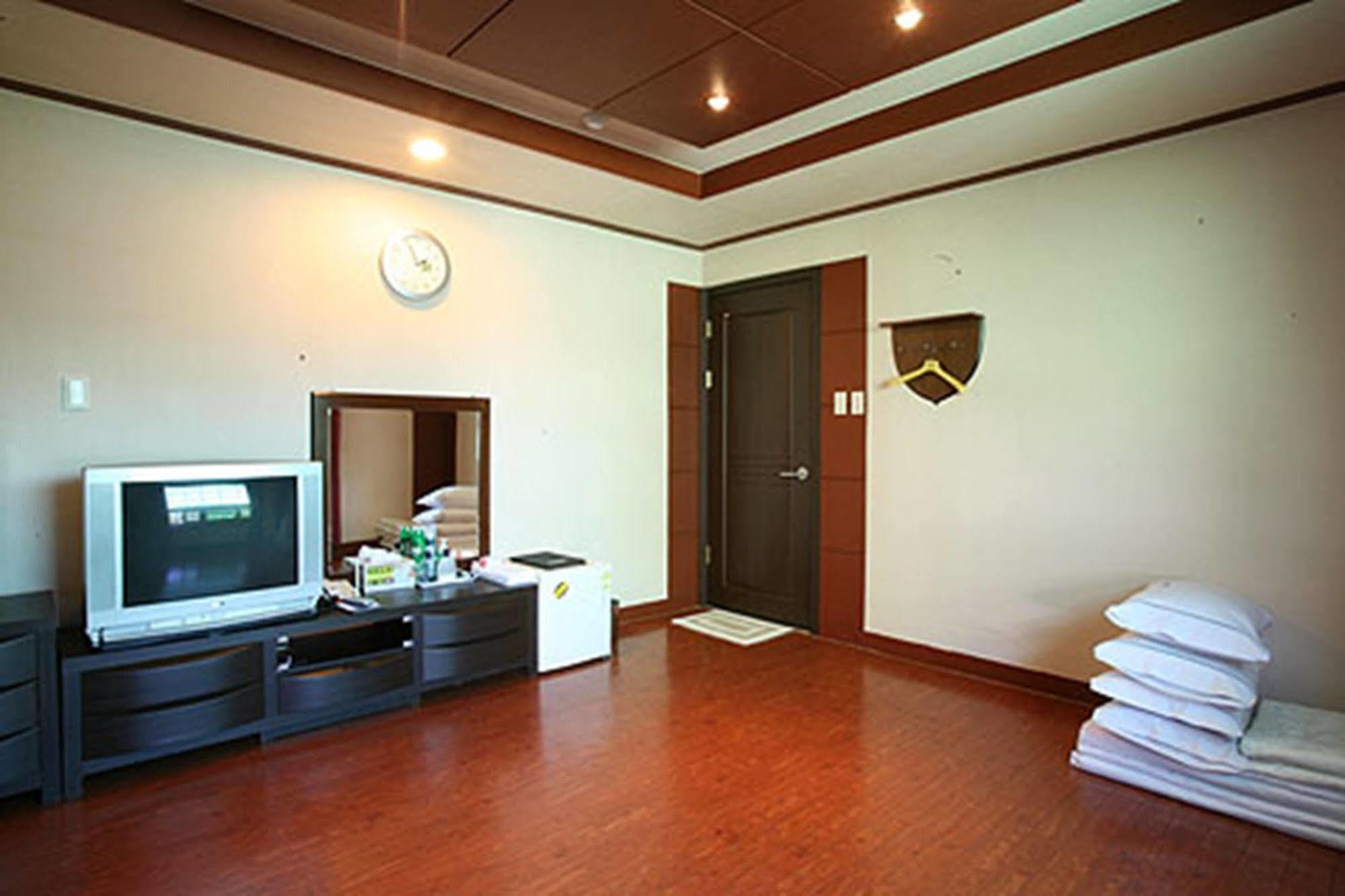 Am Ort Hotel Yeosu Exterior photo
